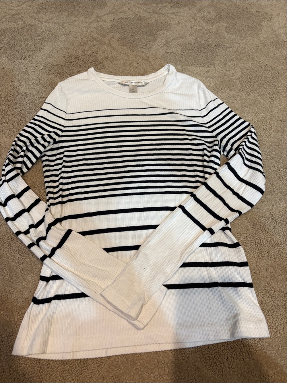 Banana Republic White & Black Striped Long Sleeve shirt